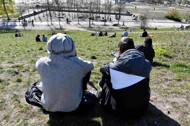 Der Mauerpark während der Ausgangsbeschränkungen wegen der Coronakrise am Samstagnachmittag. Berlin, 04.04.2020