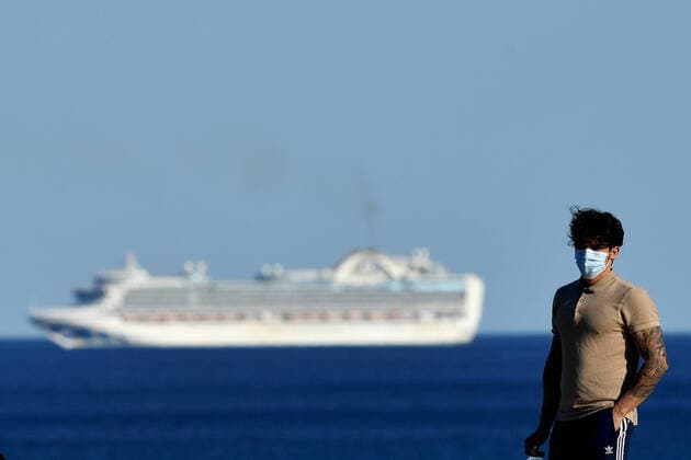 AUSTRALIA CORONAVIRUS COVID-19, The cruise ship the ruby Princess sits of coast of Sydney, Sunday, April 5, 2020. A number of passengers from the Ruby Princess have died in due to the Coronavirus and a number of crew have been taken off and hospitalised. ( NO ARCHIVING, EDITORIAL USE ONLY, NO USE IN BOOKS WITHOUT CONSENT SYDNEY NSW AUSTRALIA  Copyright: xJOELxCARRETTx 20200405001461866299