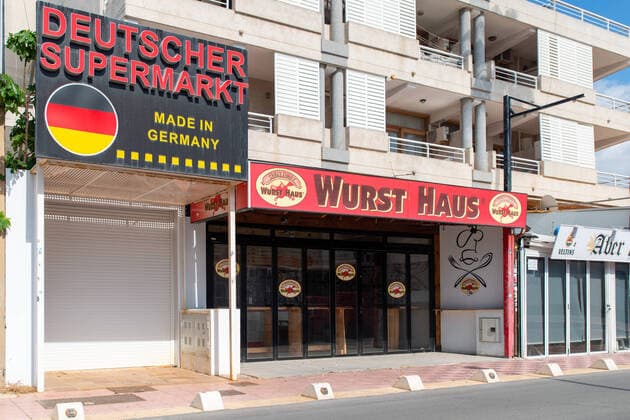 20200404 Palma de Mallorca under Corona Close down PALMA DE MALLORCA, SPAIN - APRIL 4: Wursthaus Crazy Currywurst at - Palma de Mallorca under Corona Close down on April 4, 2020 in Palma de Mallorca, . Palma de Mallorca Baleares Spain