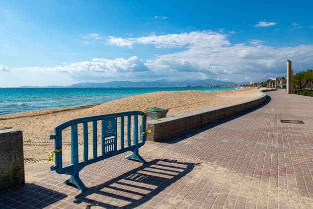 20200404 Palma de Mallorca under Corona Close down PALMA DE MALLORCA, SPAIN - APRIL 4: First line at the playa de Palma Beach during the Corona Lock Down at - Palma de Mallorca under Corona Close down on April 4, 2020 in Palma de Mallorca, . Palma de Mallorca Baleares Spain