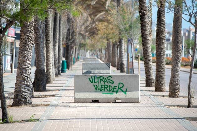 20200404 Palma de Mallorca under Corona Close down PALMA DE MALLORCA, SPAIN - APRIL 4: First line at the playa de Palma Beach during the Corona Lock Down at - Palma de Mallorca under Corona Close down on April 4, 2020 in Palma de Mallorca, . Palma de Mallorca Baleares Spain