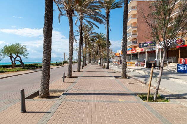 20200404 Palma de Mallorca under Corona Close down PALMA DE MALLORCA, SPAIN - APRIL 4: First line at the playa de Palma Beach during the Corona Lock Down at - Palma de Mallorca under Corona Close down on April 4, 2020 in Palma de Mallorca, . Palma de Mallorca Baleares Spain
