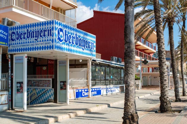 20200404 Palma de Mallorca under Corona Close down PALMA DE MALLORCA, SPAIN - APRIL 4: Entrance of the famous Disco Oberbayern during the Corona Lock Down at - Palma de Mallorca under Corona Close down on April 4, 2020 in Palma de Mallorca, . Palma de Mallorca Baleares Spain