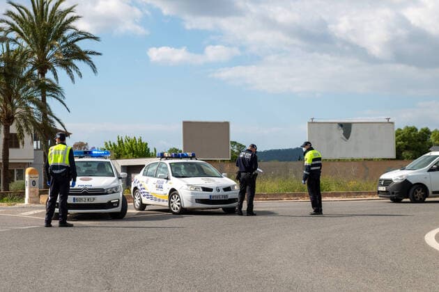 20200404 Palma de Mallorca under Corona Close down PALMA DE MALLORCA, SPAIN - APRIL 4: Policia Local control in Llucmayor at - Palma de Mallorca under Corona Close down on April 4, 2020 in Palma de Mallorca, . Palma de Mallorca Baleares Spain