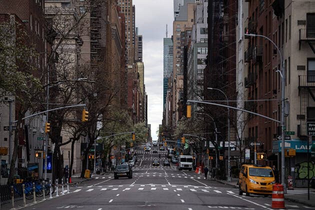 200404 General view of Lexington Avenue as the coronavirus, COVID-19, outbreak continues on April 4, 2020 in New York, NY, USA. Across the city businesses, schools and places of work have been shutting down, leading to empty streets and quiet neighborhoods. Photo: Joel Marklund BILDBYRAN kod JM 88130 bbeng coronavirus covid-19 virus corona sjukdom Copyright: JOELxMARKLUND 47117080st