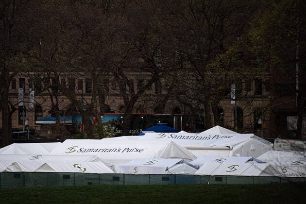 200404 General view of The Samaritan s Purse Emergency Field Hospital in Central Park as the coronavirus, COVID-19, outbreak continues on April 4, 2020 in New York, NY, USA. Across the city businesses, schools and places of work have been shutting down, leading to empty streets and quiet neighborhoods. Photo: Joel Marklund BILDBYRAN kod JM 88130 bbeng coronavirus covid-19 virus corona sjukdom Copyright: JOELxMARKLUND 47117083st