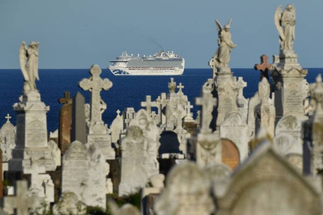 AUSTRALIA CORONAVIRUS COVID-19, The cruise ship the ruby Princess sits of coast of Sydney, Sunday, April 5, 2020. A number of passengers from the Ruby Princess have died in due to the Coronavirus and a number of crew have been taken off and hospitalised. ( NO ARCHIVING, EDITORIAL USE ONLY, NO USE IN BOOKS WITHOUT CONSENT SYDNEY NSW AUSTRALIA  Copyright: xJOELxCARRETTx 20200405001461866709