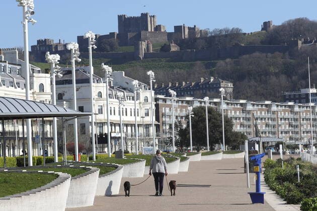 . 05 04 2020. Dover , United Kingdom. Walkers on Dover seafront as the United Kingdom Coronavirus Lockdown continues .  xStephenxLockx xi-Imagesx IIM-20989-0003