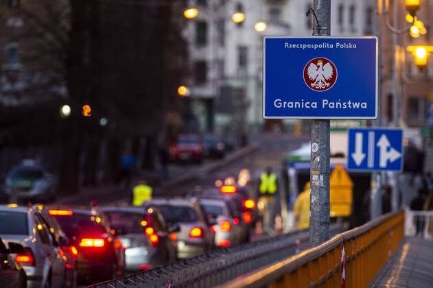 Grenzschild zu Polen, aufgenommen an der deutsch-polnischen Grenze in Goerlitz, 04.04.2020. In der Nacht vom 14.03. zum 15.03. wurden die Grenzen zwischen Deutschland und Polen sowie Tschechien geschlossen, um die Ausbreitung des Coronaviruses einzudaemmen. Goerlitz Deutschland