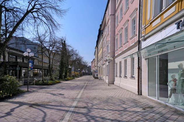 05.04.2020, Ladengeschäfte schliessen wegen Corona-Virus-Pandemie in Bad Wörishofen, In der Fußgängerzone herrscht gähnende Leere. 05.04.2020, Geschlossene Läden wegen Corona-Virus 05.04.2020, Geschlossene Läden wegen Corona-Virus