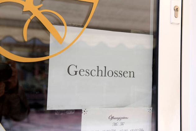 05.04.2020, Ladengeschäfte schliessen wegen Corona-Virus-Pandemie in Bad Wörishofen, Auf Anordnung der bayerischen Staatsregierung bleiben die Geschäfte wegen der Corona Krise bis auf Weiteres geschlossen! 05.04.2020, Geschlossene Läden wegen Corona-Virus 05.04.2020, Geschlossene Läden wegen Corona-Virus