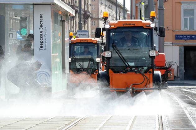MOSCOW, RUSSIA - APRIL 5, 2020: Street sweepers wash the roads with disinfectant in Tverskaya Zastava Square as part of preventive measures against the spread of the COVID-19 infection; according to the Russian Federal Service for Consumer Protection and Welfare Supervision (Rospotrebnadzor), there are 3,893 residents diagnosed with COVID-19 in Moscow. Mikhail Tereshchenko TASS  TS0D4771