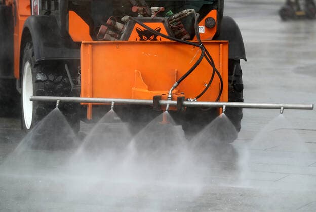 MOSCOW, RUSSIA - APRIL 5, 2020: A street sweeper washes pavements with disinfectant in Tverskaya Zastava Square as part of preventive measures against the spread of the COVID-19 infection; according to the Russian Federal Service for Consumer Protection and Welfare Supervision (Rospotrebnadzor), there are 3,893 residents diagnosed with COVID-19 in Moscow. Mikhail Tereshchenko TASS  TS0D477C