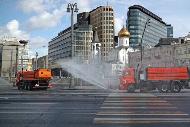 MOSCOW, RUSSIA - APRIL 5, 2020: Street sweepers wash the roads with disinfectant in Tverskaya Zastava Square as part of preventive measures against the spread of the COVID-19 infection; according to the Russian Federal Service for Consumer Protection and Welfare Supervision (Rospotrebnadzor), there are 3,893 residents diagnosed with COVID-19 in Moscow. Mikhail Tereshchenko TASS  TS0D4773