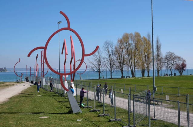 Konstanz, doppelter Grenzzaun zur Schweiz auf Klein Venedig, Kunstgrenze