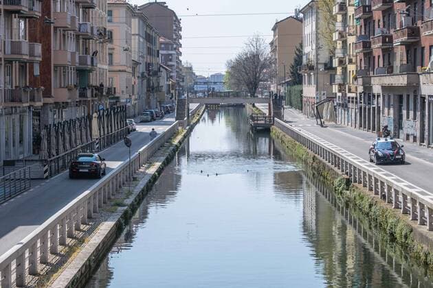 Coronavirus Covid emergency 19 - Checks by law enforcement officers on the canals, Milan. In the photo: Law enforcement checks, Alzaia Naviglio Pavese (Francesco Bozzo Fotogramma, Milan - 2020-04-05) p.s. la foto e utilizzabile nel rispetto del contesto in cui e stata scattata, e senza intento diffamatorio del decoro delle persone rappresentate  Copyright: xFrancescoxBozzox xFOTOGRAMMAx