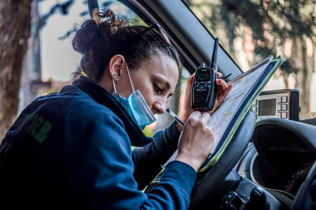 Milan. Green Cross volunteers and health workers intervene with the 118 emergency calls on the cases of COVID19 coronavirus preparation and transport to hospital. (Carlo Cozzoli Fotogramma, Milan - 2020-04-05) p.s. la foto e utilizzabile nel rispetto del contesto in cui e stata scattata, e senza intento diffamatorio del decoro delle persone rappresentate  Copyright: xCarloxCozzolix xFOTOGRAMMAx