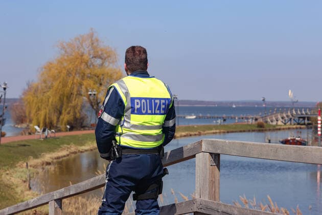 Steinhude, Ausflugsziel, Steinhuder Meer, Corona-Maßnahmen - Polizei kontrolliert Kontaktsperre.,