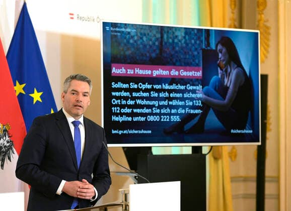 Wien 05.04.2020, Bundeskanzleramt, Wien, AUT, Akutelle Entwicklungen zur Coronaerkrankung in Oesterreich, Pressekonferenz, Haeusliche Gewalt, im Bild Innenminister Karl Nehammer (OeVP) Innenminister Karl Nehammer (OeVP) during a press conference on the subject Domestic violence of Austrian Goverment about the Coronavirus Pandemie at the Bundeskanzleramt in Wien, Austria on 2020 04 05.