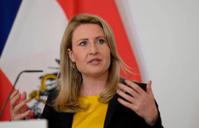 Wien 05.04.2020, Bundeskanzleramt, Wien, AUT, Akutelle Entwicklungen zur Coronaerkrankung in Oesterreich, Pressekonferenz, Haeusliche Gewalt, im Bild Frauenministerin Susanne Raab (OeVP) Frauenministerin Susanne Raab (OeVP) during a press conference on the subject Domestic violence of Austrian Goverment about the Coronavirus Pandemie at the Bundeskanzleramt in Wien, Austria on 2020 04 05.