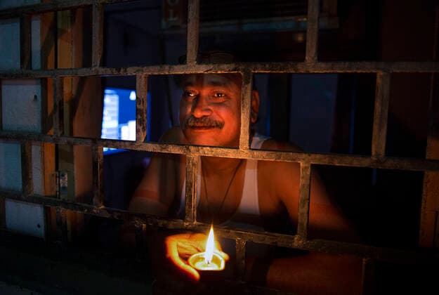 (200405) -- NEW DELHI, April 5, 2020 -- An Indian man lights an earthen lamp on his balcony to mark the country s fight against the COVID-19 pandemic in New Delhi, India, on April 5, 2020. India s health ministry Sunday evening said the death toll due to COVID-19 in India rose to 83 and the total number of confirmed cases in the country reached 3,577. ) INDIA-NEW DELHI-COVID-19-LIGHTING JavedxDar 