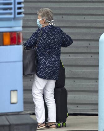 April 5, 2020, Miami, FL, USA: A Coral Princess cruise passenger waits to board the bus at PortMiami as the coronavirus pandemic continues on Sunday, March 5, 2020 in Miami. Miami USA - ZUMAm67_ 20200405_zaf_m67_027 Copyright: xDavidxSantiagox