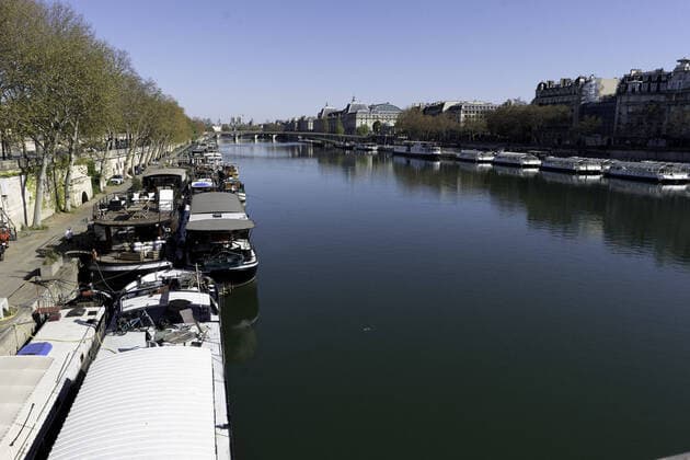 Coronavirus in Frankreich, Eindrücke aus Paris April 5, 2020, Paris, France: (INT) Paris amid Coronavirus. April 5,2020,Paris,France:Little movement in the streets of Paris,capital of France, this Sunday afternoon (5), due to the isolation imposed by the Coronavirus pandemic...Credit: Thenews2 Paris - ZUMAn293 20200405_znp_n293_013 Copyright: xEricxBrommex