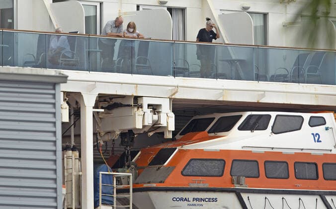 April 5, 2020, Miami, FL, USA: Coral Princess cruise passenger looks from their balcony at PortMiami as the coronavirus pandemic continues on Sunday, March 5, 2020 in Miami. Miami USA - ZUMAm67_ 20200405_zaf_m67_030 Copyright: xDavidxSantiagox