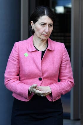 Coronavirus in Australien, Pressekonferenz zur Lage im Bundesstaat New South Wales GLADYS BEREJIKLIAN CORONAVIRUS PRESSER, NSW Premier Gladys Berejiklian arrives to speak to the media during a press conference in Sydney, Monday, April 6, 2020.The NSW government has urged young people to take the COVID-19 pandemic seriously, revealing more than a quarter of the state s coronavirus cases are in people under 29.. ( NO ARCHIVING, EDITORIAL USE ONLY, NO USE IN BOOKS WITHOUT CONSENT SYDNEY NSW AUSTRALIA  Copyright: xJOELxCARRETTx 20200406001461955822