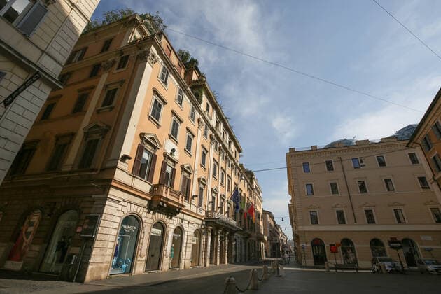 Italy: Rome at the end of 4th week of COVID-19 A view of a empty Via Del Corso in Rome at the end of fourth week of national lock down against the sprad of the new coronavirus dubbed COVID-19. Roma Italy Italy Copyright: Giuseppex Pino xFama