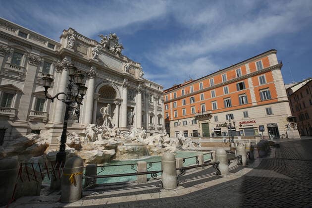 Italy: Rome at the end of 4th week of COVID-19 A view of a empty Fontana di Trevi in Rome at the end of fourth week of national lock down against the sprad of the new coronavirus dubbed COVID-19. Roma Italy Italy Copyright: Giuseppex Pino xFama