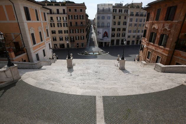 Italy: Rome at the end of 4th week of COVID-19 A view of a empty Spanish step from an upper view in Rome at the end of fourth week of national lock down against the sprad of the new coronavirus dubbed COVID-19. Roma Italy Italy Copyright: Giuseppex Pino xFama
