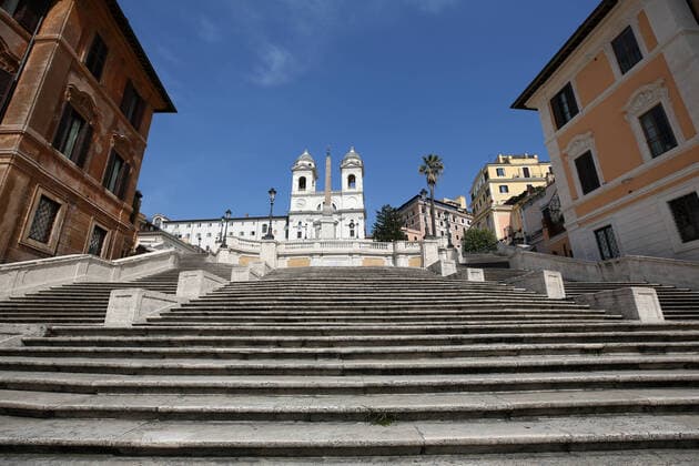 Italy: Rome at the end of 4th week of COVID-19 A view of a empty Spanish step in Rome at the end of fourth week of national lock down against the sprad of the new coronavirus dubbed COVID-19. Roma Italy Italy Copyright: Giuseppex Pino xFama