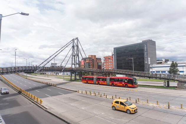 Coronavirus in Kolumbien, Eindrücke aus Bogota April 5, 2020: The streets of the city of Bogota, empty. In the government-ordered quarantine to stop the spread of the coronavirus, COVID-19. - ZUMAh147 20200405_zap_h147_013 Copyright: xDanielxGarzonxHerazox