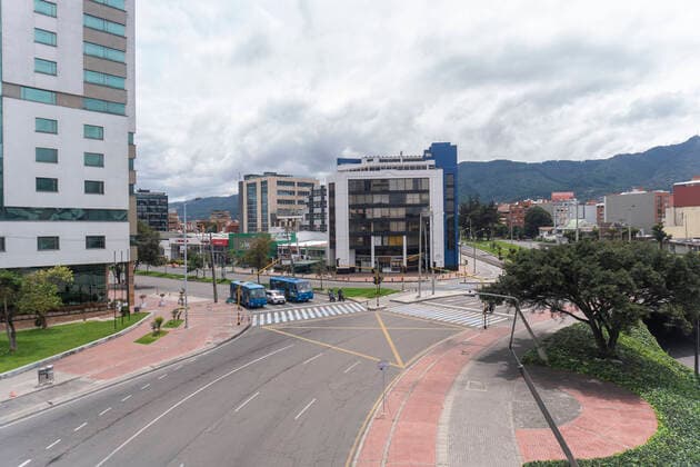 Coronavirus in Kolumbien, Eindrücke aus Bogota April 5, 2020: The streets of the city of Bogota, empty. In the government-ordered quarantine to stop the spread of the coronavirus, COVID-19. - ZUMAh147 20200405_zap_h147_014 Copyright: xDanielxGarzonxHerazox