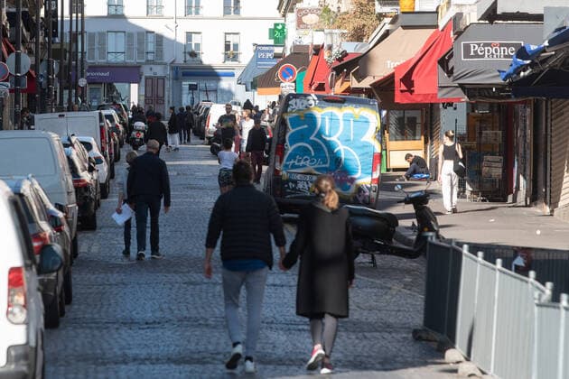 France: Paris: too many people in parisians streets this week end, despite lockdown rules. Coronavirus en France: beaucoup (trop) de monde se promene dans les rues. Confinement jours 18 a Paris. Du monde dans les rues de Paris, a Montmatre et sur l ile de la Cité. index non respect du confinement non respect des regles de distance sanitaire 253636 2020-04-05  Copyright: xSergexArnalx xStarfacex STAR_253636_036