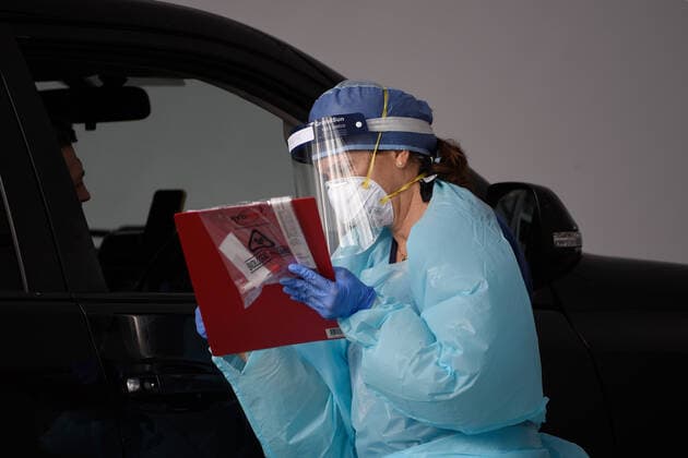 AUSTRALIA CORONAVIRUS COVID-19, Medical professionals are seen performing COVID-19 tests on members of the public at the Bondi Beach drive-through COVID-19 testing centre in Sydney, Monday, April 6, 2020. Additional COVID-19 testing centres have been set up in Sydney s eastern suburbs of Waverley and Bondi, after a cluster of COVID-!9 outbreaks in the area, leading to a rise in community transmissions. ( NO ARCHIVING, EDITORIAL USE ONLY, NO USE IN BOOKS WITHOUT CONSENT SYDNEY NSW AUSTRALIA  Copyright: xBIANCAxDExMARCHIx 20200406001461990290