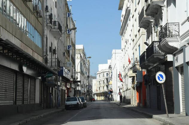 Coronavirus in Tunesien, Eindrücke aus Tunis (200406) -- TUNIS, April 6, 2020 (Xinhua) -- Photo taken on April 5, 2020 shows an empty street during the COVID-19 pandemic in the center of Tunis, Tunisia. (Photo by Adele Ezzine Xinhua) TUNISIA-TUNIS-STREET VIEW 