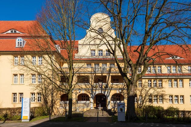 Kiel, Seniorenwohnanlagen und Pflegeheime verschärfen die Besuchsbedingungen auch für Angehörige wegen der Coronaviren Pandemie Kiel Südfriedhof Schleswig-Holstein Deutschland