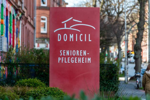 Kiel, Seniorenwohnanlagen und Pflegeheime verschärfen die Besuchsbedingungen auch für Angehörige wegen der Coronaviren Pandemie Kiel Südfriedhof Schleswig-Holstein Deutschland