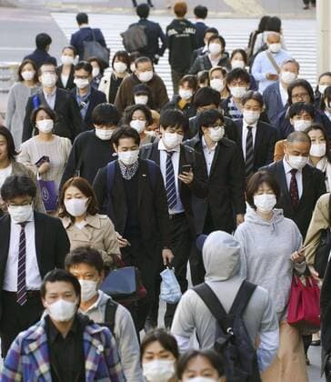 New coronavirus Masked people walk in Tokyo s Shinjuku area on April 6, 2020, amid the spread of the new coronavirus. 