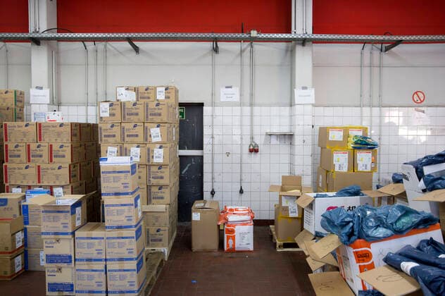 Die KVBB verteilt mit Hilfe des DRK medizinische Schutzausrüstung an Ärzte im Land Brandenburg. Potsdam, 06.04.2020