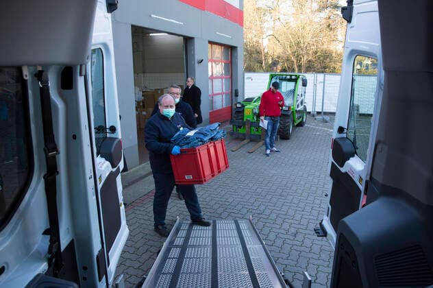 Die KVBB verteilt mit Hilfe des DRK medizinische Schutzausrüstung an Ärzte im Land Brandenburg. Potsdam, 06.04.2020