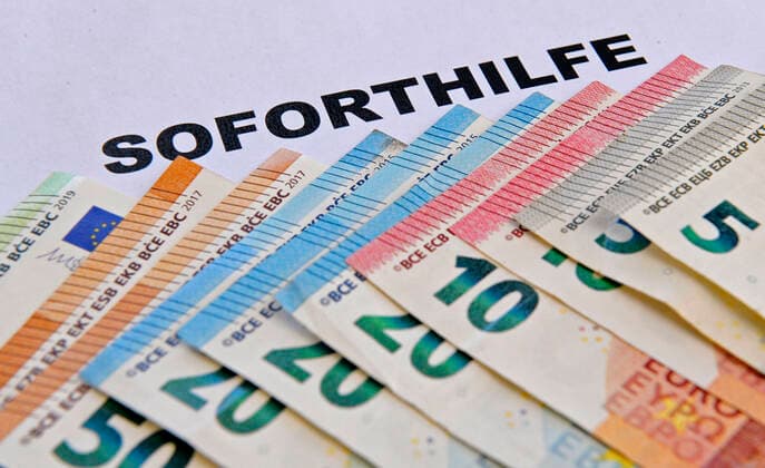 06.04.2020, Symbolbild: Soforthilfe für Selbständige, Künstler und Freiberufler, die durch die Corona-Pandemie finanzielle Einbussen erleiden. 06.04.2020, Soforthilfe wegen Corona-Krise 06.04.2020, Soforthilfe wegen Corona-Krise