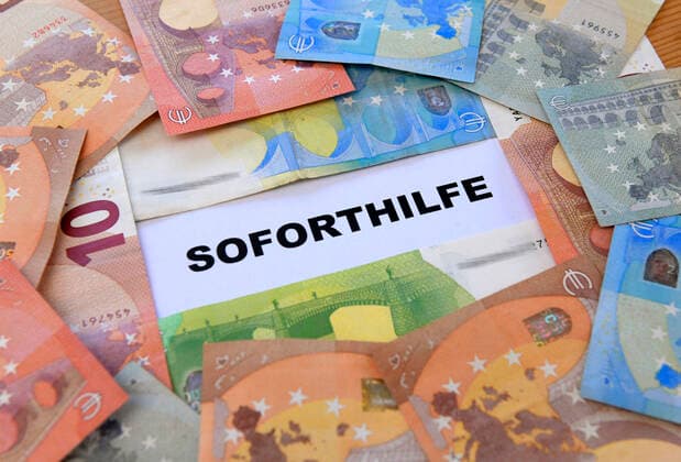 06.04.2020, Symbolbild: Soforthilfe für Selbständige, Künstler und Freiberufler, die durch die Corona-Pandemie finanzielle Einbussen erleiden. 06.04.2020, Soforthilfe wegen Corona-Krise 06.04.2020, Soforthilfe wegen Corona-Krise
