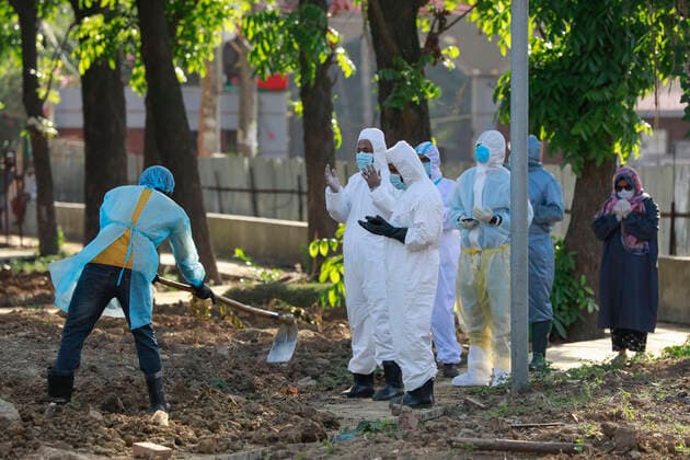 April 6, 2020, Dhaka, Bangladesh: People wearing protective suits offer prayers for Jalal Saifur Rahman who died due to coronavirus (COVID-19), after his burial at a graveyard in Dhaka, Bangladesh, April 6, 2020. Jalal Saifur Rahman, a director of Bangladesh governmentÃ¢â‚¬â ¢s main anti-graft body died due to coronavirus on Monday morning in the capital Dhaka. Jalal Saifur Rahman, was admitted to a hospital after having tested positive for coronavirus one week ago. Dhaka Bangladesh - ZUMAd117 20200406_zap_d117_007 Copyright: xSuvraxKantixDasx