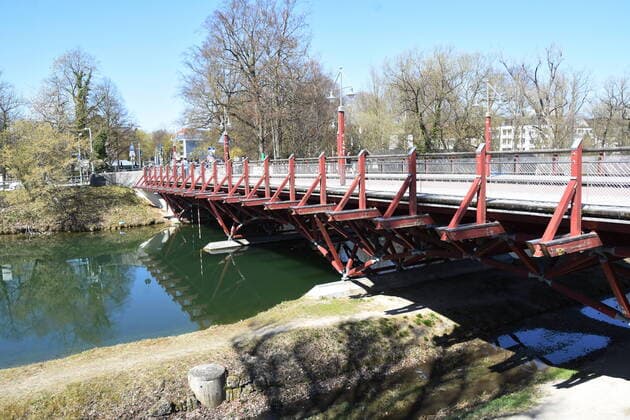 Muehlbach an der Thalkirchner Bruecke- Muenchen 06.04.20 Muenchen