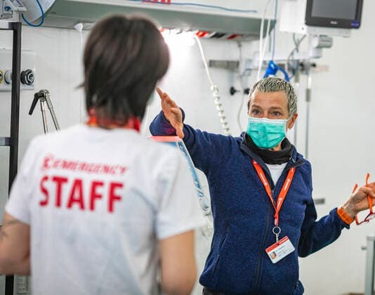 Bergamo Coronavirus - the emergency staff at work at the field hospital NB ALWAYS QUOTE EMERGENCY NGO ONLUS (Foto Sergio Agazzi Fotogramma, Bergamo - 2020-04-06) p.s. la foto e utilizzabile nel rispetto del contesto in cui e stata scattata, e senza intento diffamatorio del decoro delle persone rappresentate  Copyright: xFotox SergioxAgazzix xFOTOGRAMMAx