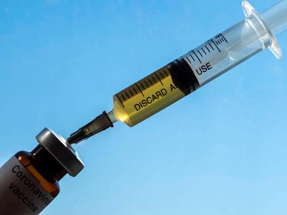 April 6, 2020, Ukraine: In this photo illustration, a vial labelled Coronavirus vaccine and a syringe seen displayed as the world anxiously awaits for the vaccine against coronavirus. Ukraine - ZUMAs197 20200406_zaa_s197_018 Copyright: xIgorxGolovniovx
