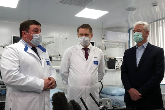 MOSCOW, RUSSIA - APRIL 6, 2020: Rector Pyotr Glybochko, Russia s Healthcare Minister Mikhail Murashkov and Moscow Mayor Sergei Sobyanin (L-R) visit a building repurposed by Sechenov First Moscow State Medical University as a hospital with a bed capacity of 210, to admit patients suspected of, or diagnosed with, the COVID-19 infection. Vladimir Gerdo TASS  TS0D49C8